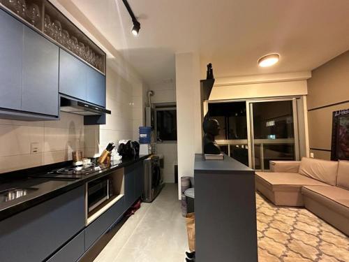 Η κουζίνα ή μικρή κουζίνα στο Flat vista mar em Santos