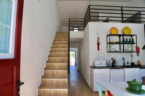 a kitchen and a staircase in a house at Sítio DaTerra in Santo António da Terrugem