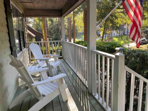 Μπαλκόνι ή βεράντα στο Donna’s Charm: 3 BR/king-suite/pools/golf