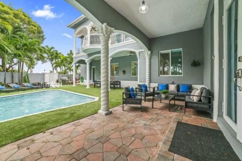 La alberca dentro o cerca de 7BD Paradise with Amazing pool Jacuzzi Games L32