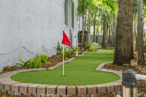 Un jardín fuera de 7BD Paradise with Amazing pool Jacuzzi Games L32