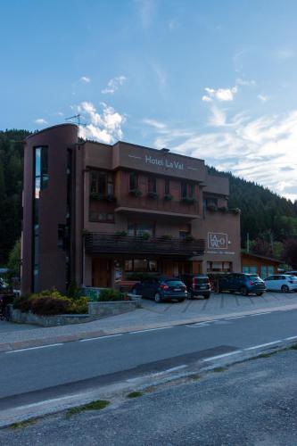 ホテルから撮影された、または一般的な山の景色