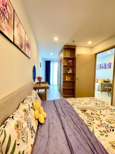 Ένα ή περισσότερα κρεβάτια σε δωμάτιο στο The Sóng Apartment Vũng Tàu - Sophia's House