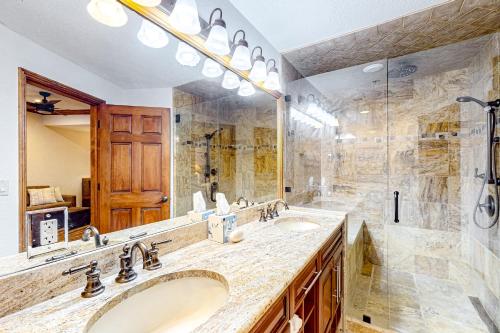 a bathroom with two sinks and a shower at Westgate Mountain Retreat in Park City