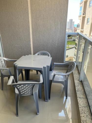 Balkoni atau teres di Apartamento à 380m do Mar