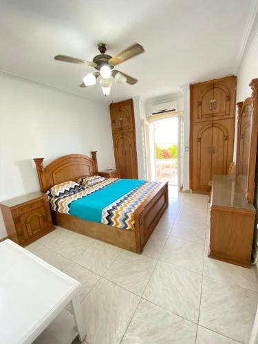 a bedroom with a bed and a ceiling fan at اول صف على البحر مارينا العلمين الساحل الشمالي 0إ in El Alamein
