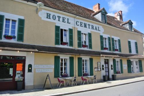 a hotel sitting on the side of a street at Hotel Le Central in Boussac