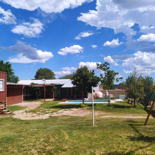 a house with a swimming pool in a yard at Cabañas en Koslay Ñalala Ivoqué con piscina climatizada en épocas cálidas in Juana Koslay 