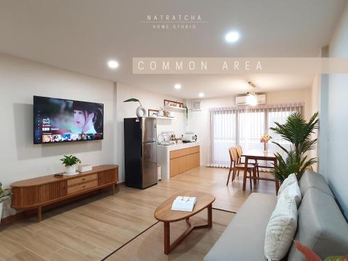 Η κουζίνα ή μικρή κουζίνα στο NatRatcha Home Studio