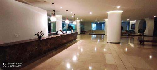 a lobby with a reception desk in a building at Cartagena la Boquilla amobaldo vista directa al mar a pocos pasos de playa in Santa Barbará