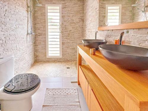 Ένα μπάνιο στο Villa Grand Horizon with extraordinary 180 degree sea view