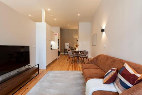 a living room with a couch and a table at Ando Living - Flores Townhouse in Porto