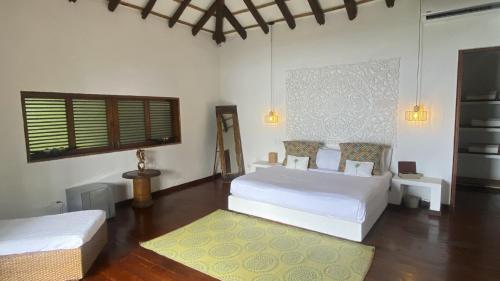 a bedroom with two beds and a television in it at Hotel Acantilado de La Tierra in San Andrés
