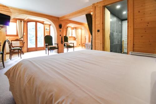 Katil atau katil-katil dalam bilik di Charming 4-bed Chalet, Mountain Views, Double Garage