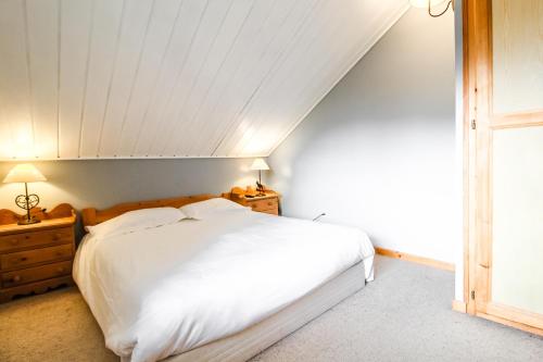 Katil atau katil-katil dalam bilik di Charming 4-bed Chalet, Mountain Views, Double Garage