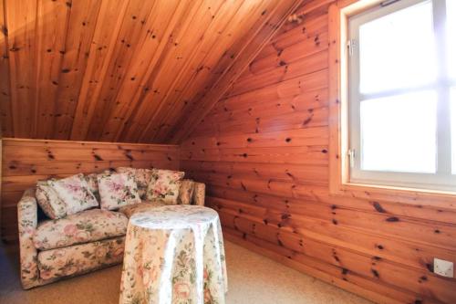 Ruang duduk di Charming 4-bed Chalet, Mountain Views, Double Garage