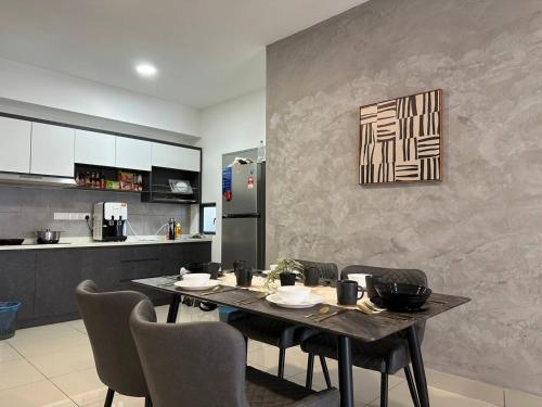 a dining room with a table and chairs and a kitchen at Best for Family KLCC Pavillion Sunway Velocity MRT in Kuala Lumpur