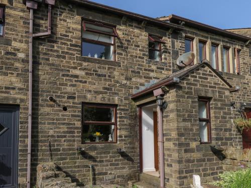 52 Delph Road – Photos 2