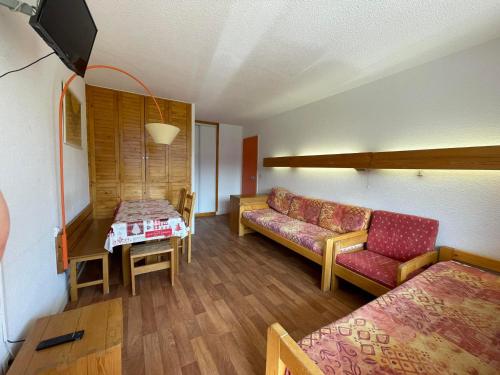 Appartement 2P pour 4 pers., balcon sud, au pied des pistes, centre Les Menuires - FR-1-452-204