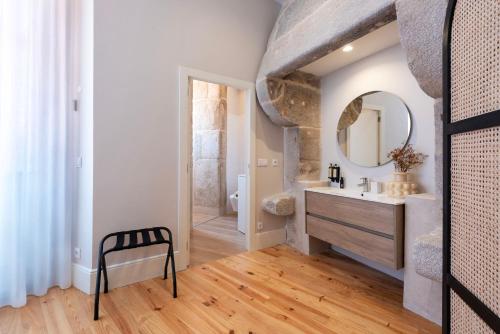 a bathroom with a sink and a mirror at Ando Living - Flores 200 House in Porto