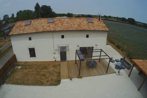 an aerial view of a white house with a deck at Maison Poitevine 9/10 personnes in Chaunay