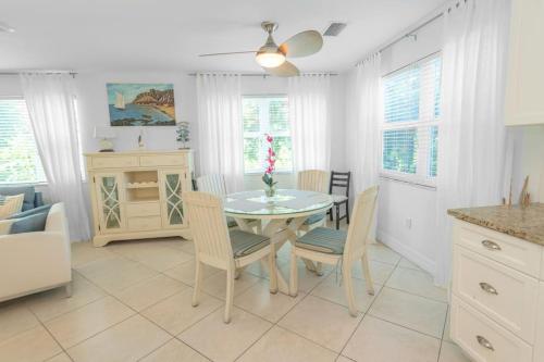 Φωτογραφία από το άλμπουμ του Fall Getaway Specials - Surfside Beachfront Escape σε Fort Pierce