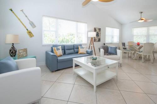 Χώρος καθιστικού στο 2BR, 2BA - Pets Stay for Free - Fall Specials