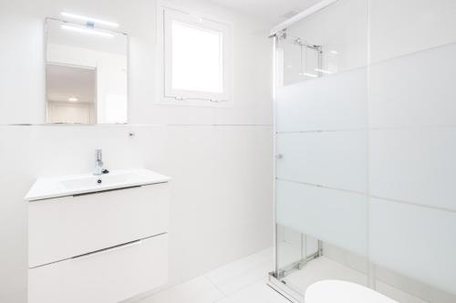Un baño de Carlos V 2-A Apartment Levante Beach