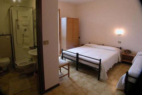 Koupelna v ubytování Albergo-Ristorante"Parco alle Noci"tra la Cascata delle Marmore,Labro e valle Santa di S Francesco