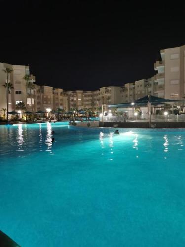 Der Swimmingpool an oder in der Nähe von Super appartement avec 5 piscines en résidence