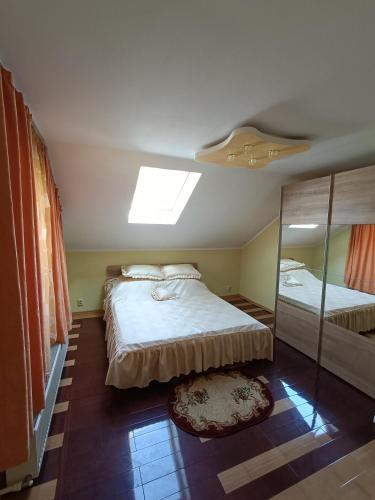 a bedroom with two beds and a mirror at Casa Alboi in Ciocăneşti