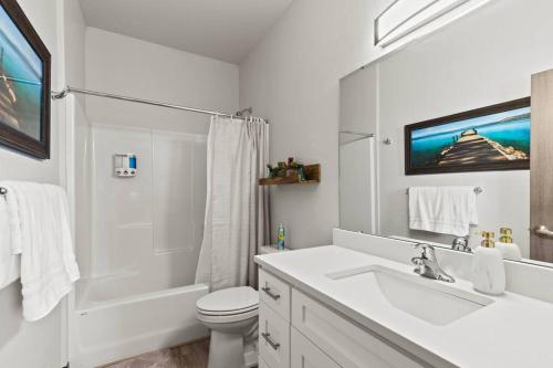 Koupelna v ubytování Brand New 3BD 2 5BTH Triplex Unit Near Downtown