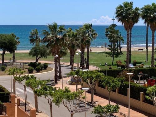 Beachfront Family Retreat, Marina d'Or