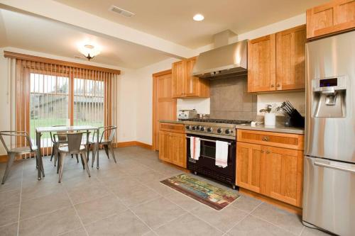 a kitchen with a stove and a table with chairs at Woodinville's Hollywood Hill Guest House in Woodinville