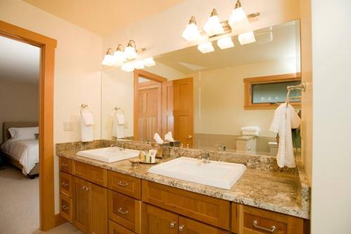 a bathroom with two sinks and a large mirror at Woodinville's Hollywood Hill Guest House in Woodinville