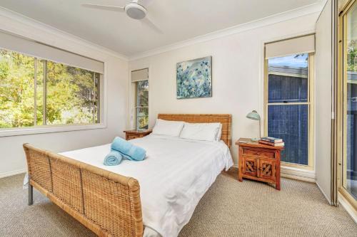 En eller flere senge i et værelse på Black Wattle at Hyams Beach