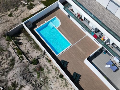 an overhead view of a swimming pool on a house at Beach & Surf Lovers Apartment with AC - Baleal in Baleal