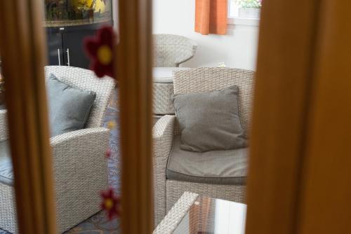 a living room with a couch and a chair at Hotel Bel-Air Eden in Grindelwald