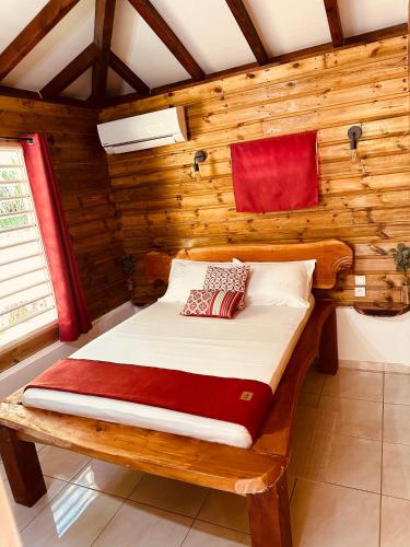 Postel nebo postele na pokoji v ubytování Honey House