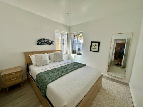 a bedroom with a large bed and a mirror at Beachside 2BR close 2 sand, town in Laguna Beach