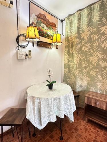 a table with a white table cloth and two lamps at Soft Resort Kad Farang Hangdong in Ban Yang Plao