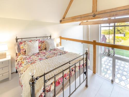 a bedroom with a bed and a window at Hallmark Annexe in Tenterden