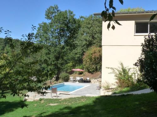 Het zwembad bij of vlak bij Gîte Lacapelle-Viescamp, 3 pièces, 4 personnes - FR-1-742-508