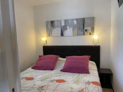 Postel nebo postele na pokoji v ubytování Charmant 3P 5 pers. à 300m des pistes avec balcon et parking, Chantemerle - FR-1-762-35