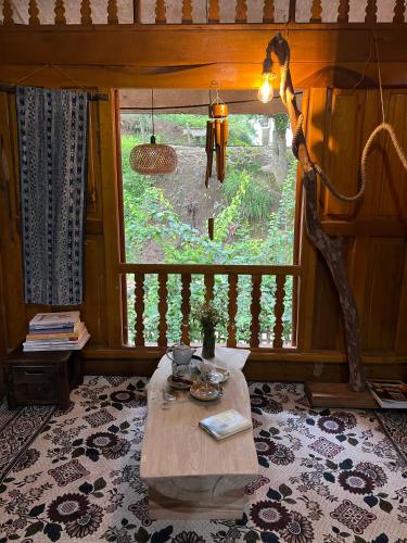 Taman di luar An's House