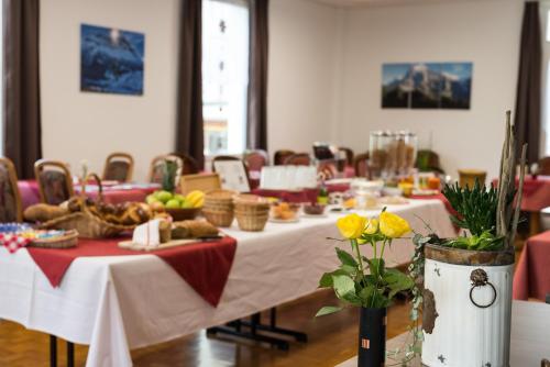 a long table with food on top of it at Hotel Bel-Air Eden in Grindelwald