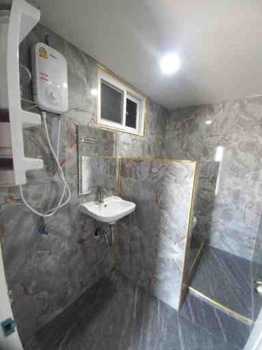 a bathroom with a sink and a shower at SUKANO Apartment VIP in Ban Khlong Chao