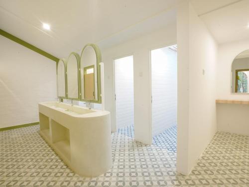 a bathroom with a sink and a mirror at Puri Rinjani Bungalows & Hostel in Kuta Lombok