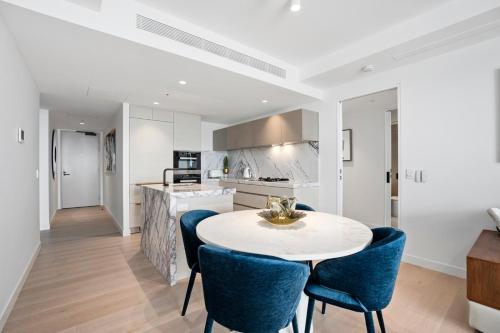 Cucina o angolo cottura di Jewel Beachfront Residences