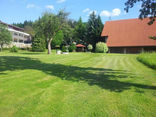 Gallery image of Pension Haus Aschgan in Egg am Faaker See